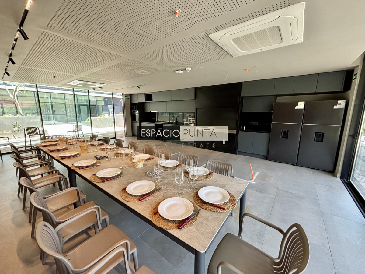 Apartamento ID.4696 - TORRES DEL ESTE | 2 dorm 2 baños desarrollo de lujo en Av. Chiverta, Punta del Este
