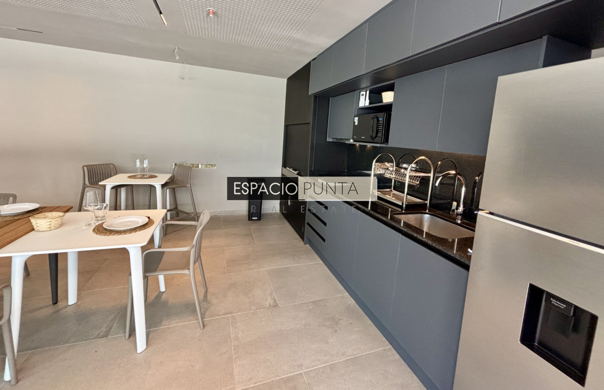 Apartamento ID.4696 - TORRES DEL ESTE | 2 dorm 2 baños desarrollo de lujo en Av. Chiverta, Punta del Este