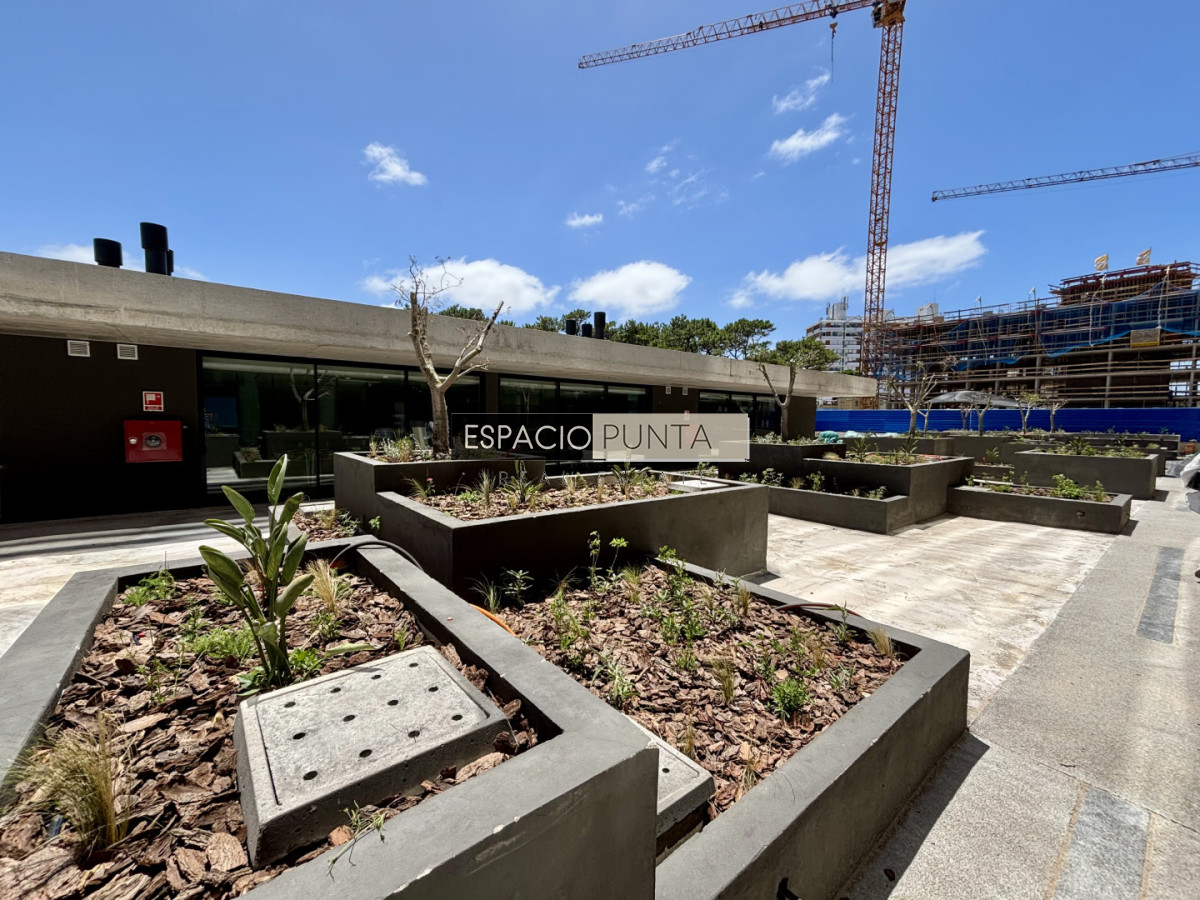 Apartamento ID.4696 - TORRES DEL ESTE | 2 dorm 2 baños desarrollo de lujo en Av. Chiverta, Punta del Este