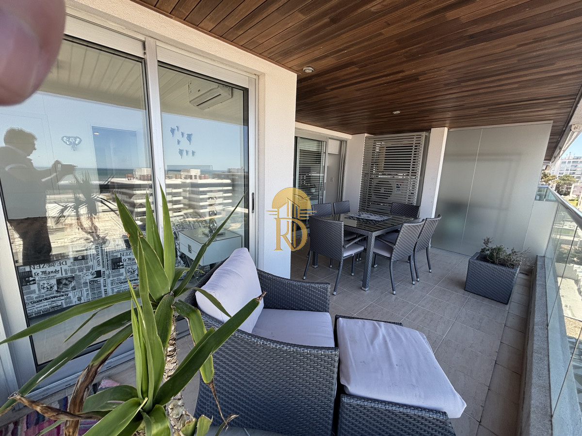 Apartamento en Venta a 50 metros de Playa Brava -id-425