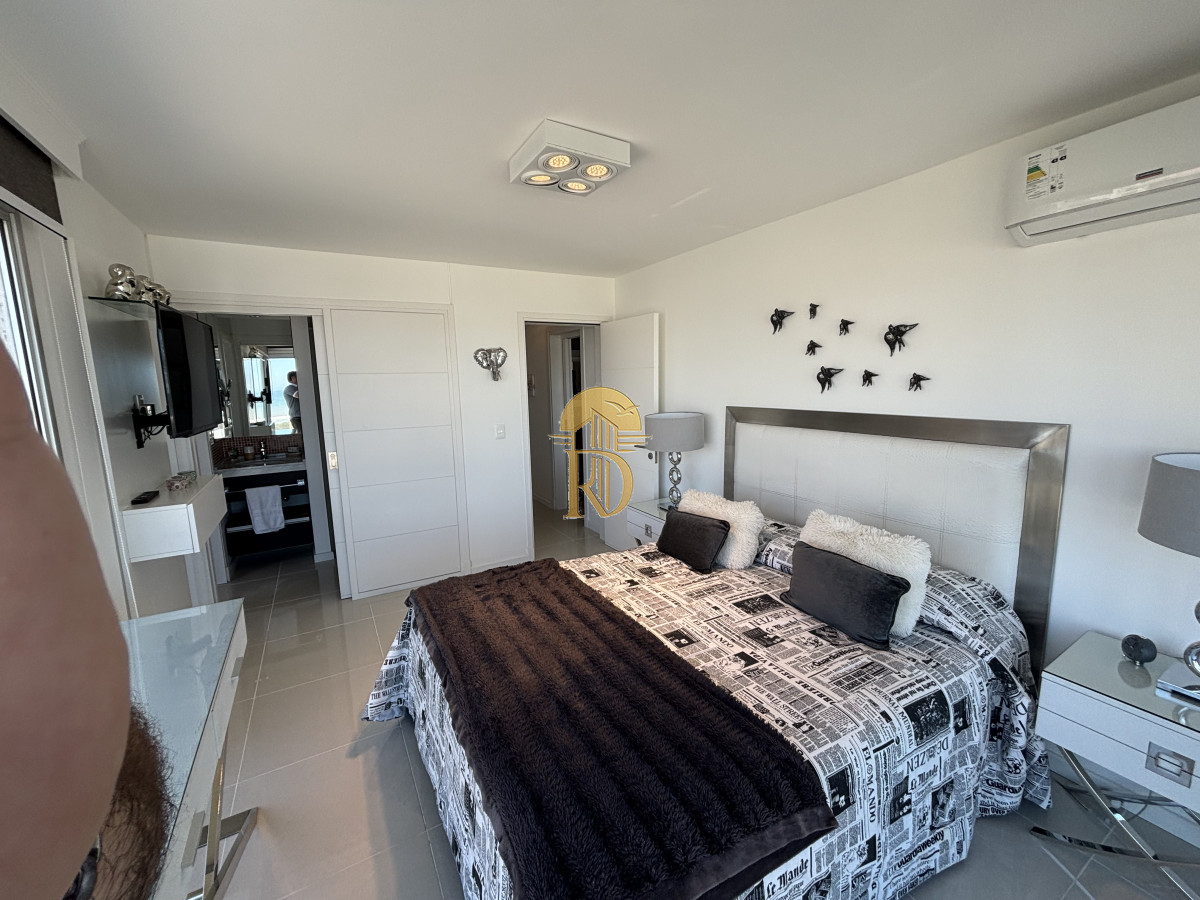 Apartamento en Venta a 50 metros de Playa Brava -id-425