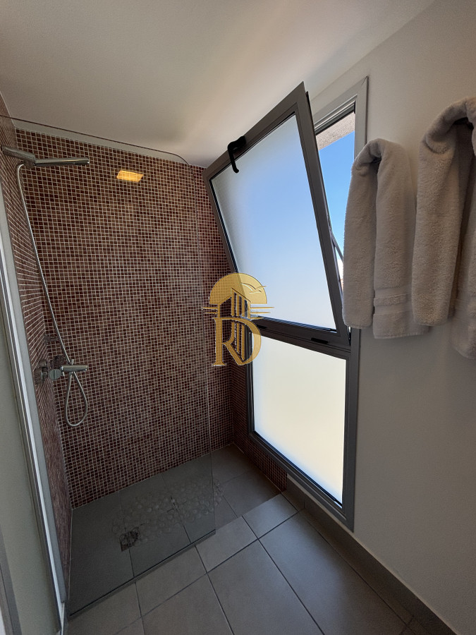 Apartamento en Venta a 50 metros de Playa Brava -id-425