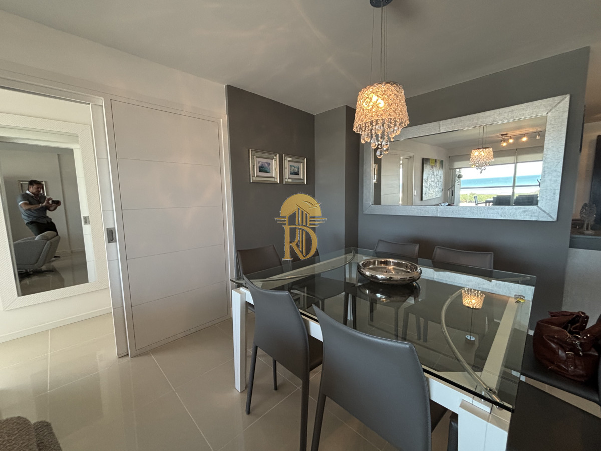 Apartamento en Venta a 50 metros de Playa Brava -id-425