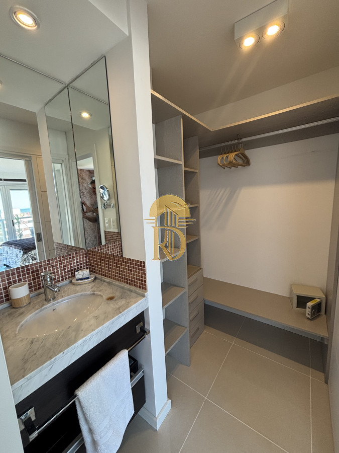 Apartamento en Venta a 50 metros de Playa Brava -id-425