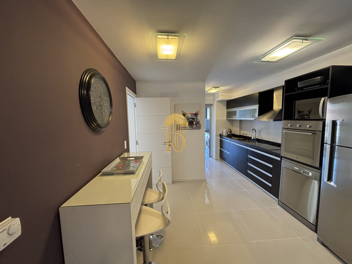 Apartamento en Venta a 50 metros de Playa Brava -id-425