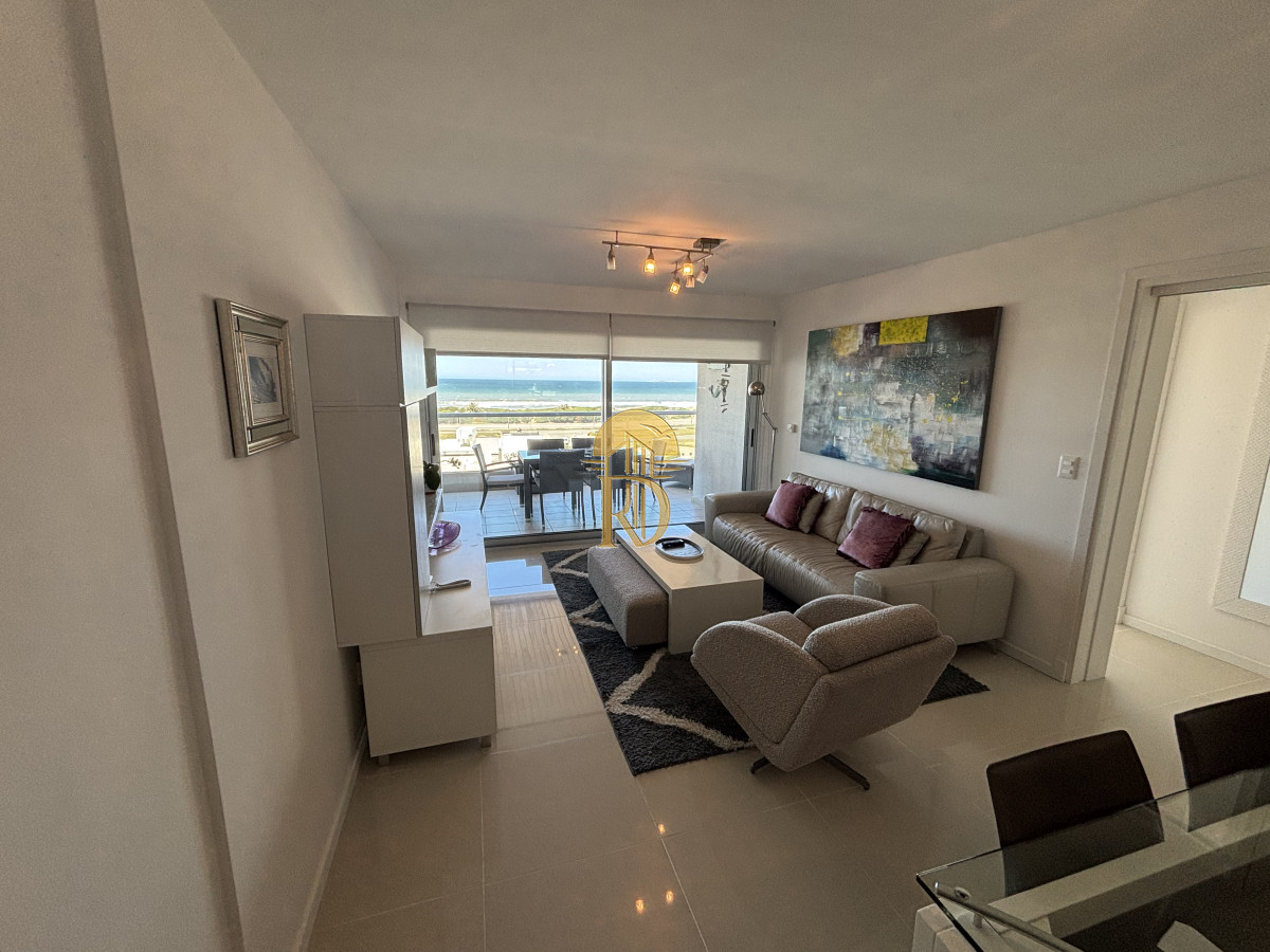 Apartamento en Venta a 50 metros de Playa Brava -id-425