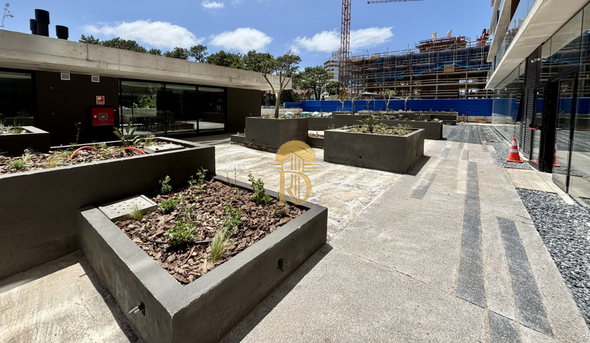 TORRES DEL ESTE | 2 dorm 2 baños desarrollo de lujo en Av. Chiverta, Punta del Este -id-703-20