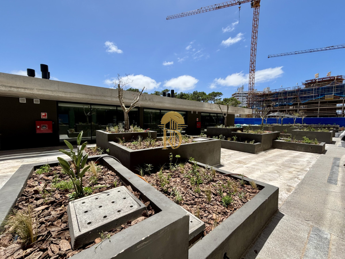 TORRES DEL ESTE | 2 dorm 2 baños desarrollo de lujo en Av. Chiverta, Punta del Este -id-703-14