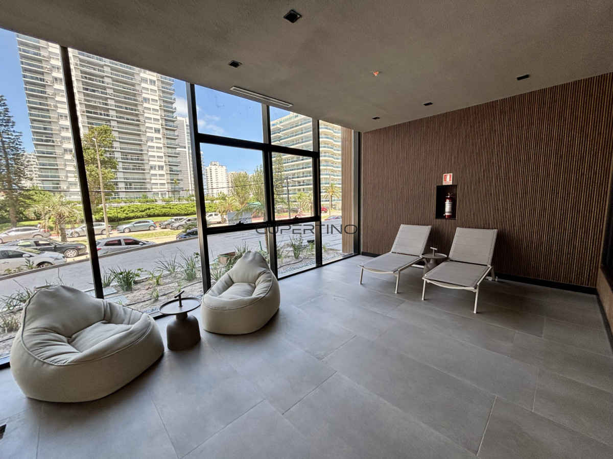 Apartamento ID.632 - TORRES DEL ESTE | 2 dorm 2 baños desarrollo de lujo en Av. Chiverta, Punta del Este