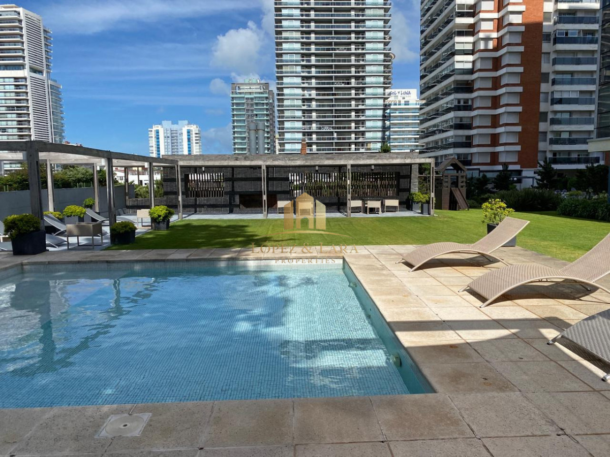 Apartamento ID.247 - Apartamento amplio de categoría con vista a Playa Mansa y Playa Brava