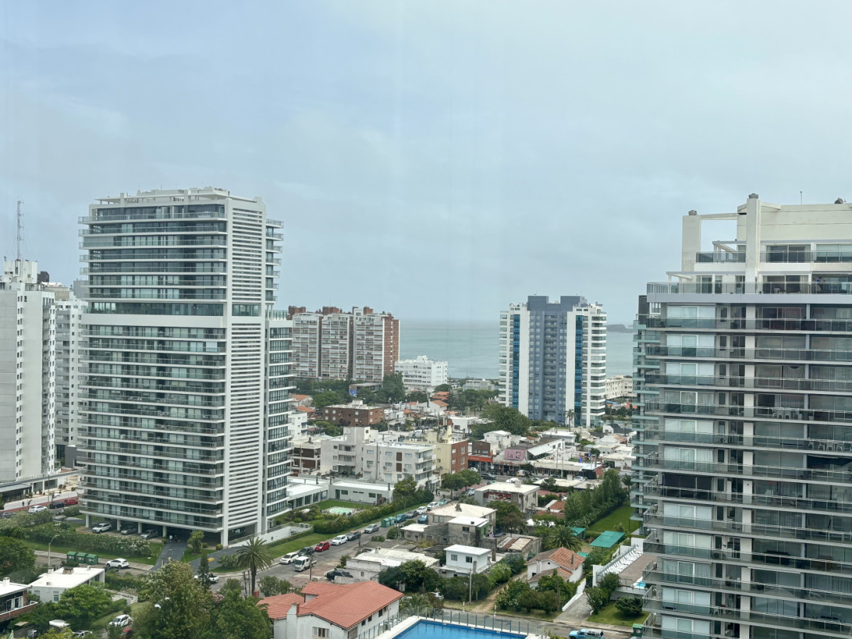 Apartamento ID.21098733 - Apartamento amplio de categoría con vista a Playa Mansa y Playa Brava