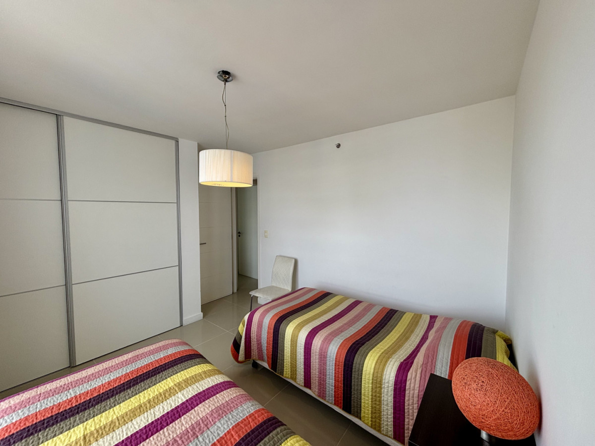 Apartamento ID.21098733 - Apartamento amplio de categoría con vista a Playa Mansa y Playa Brava