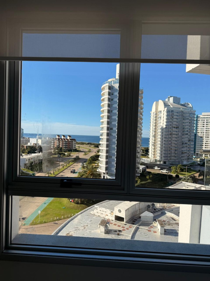 Apartamento ID.21098734 - Avenida Chiverta - 3 dormitorios | Piso alto | Vista | Todos los servicios.