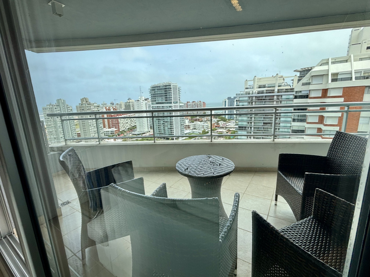 Apartamento ID.21098733 - Apartamento amplio de categoría con vista a Playa Mansa y Playa Brava