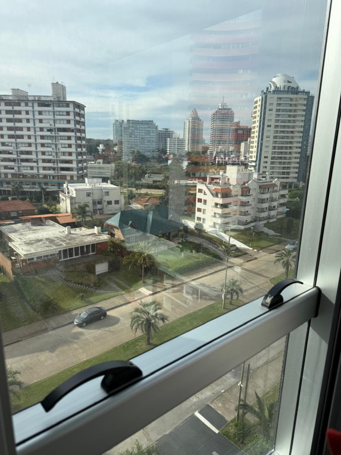 Apartamento ID.21098734 - Avenida Chiverta - 3 dormitorios | Piso alto | Vista | Todos los servicios.