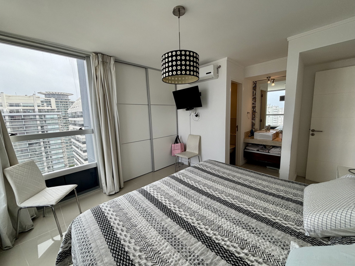 Apartamento ID.21098733 - Apartamento amplio de categoría con vista a Playa Mansa y Playa Brava
