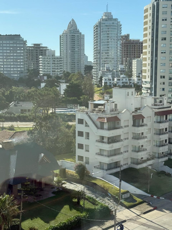 Apartamento ID.21098734 - Avenida Chiverta - 3 dormitorios | Piso alto | Vista | Todos los servicios.
