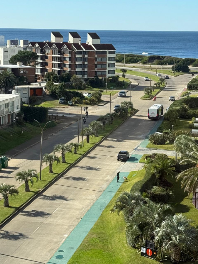 Apartamento ID.21098734 - Avenida Chiverta - 3 dormitorios | Piso alto | Vista | Todos los servicios.