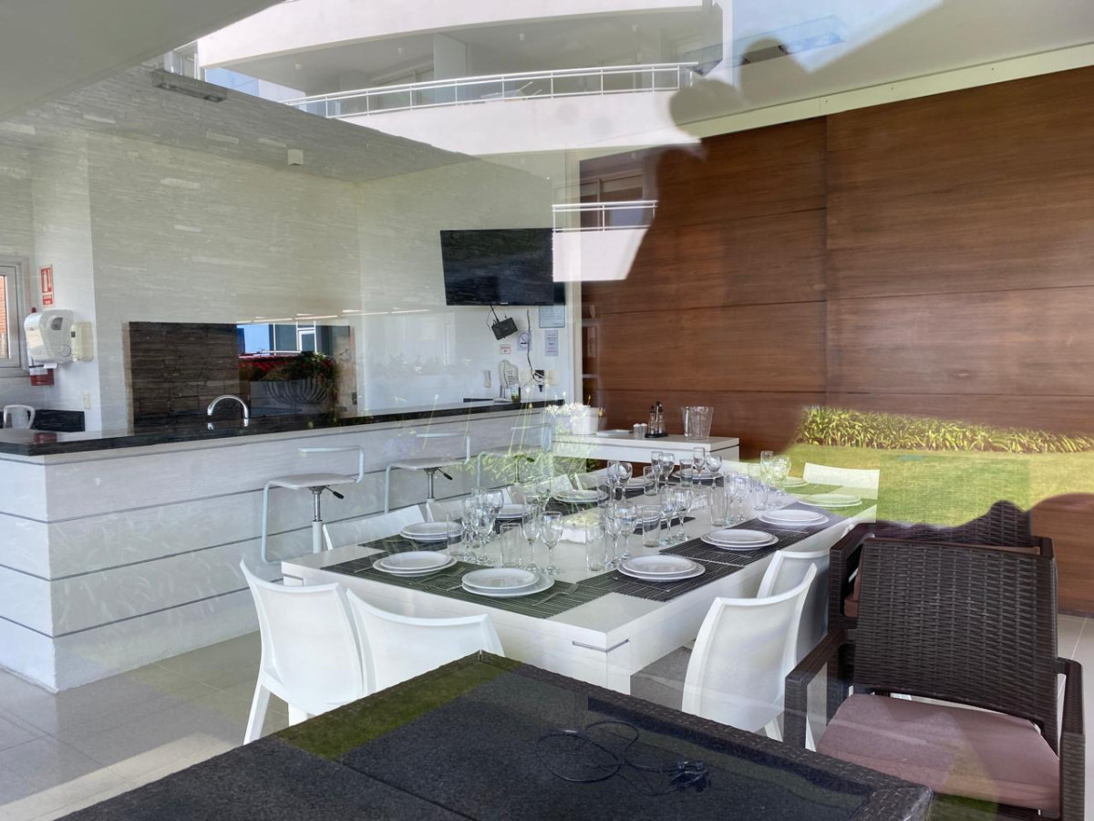 Apartamento ID.21098733 - Apartamento amplio de categoría con vista a Playa Mansa y Playa Brava