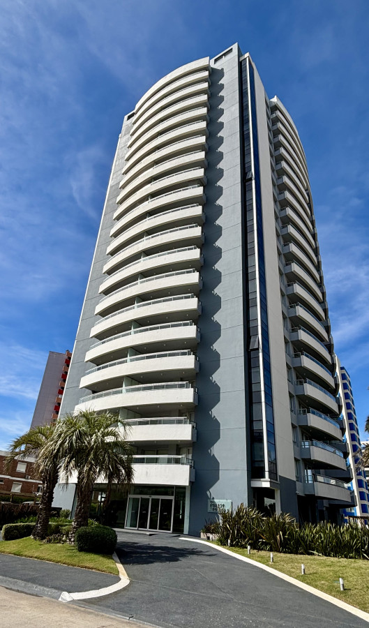Apartamento ID.21098733 - Apartamento amplio de categoría con vista a Playa Mansa y Playa Brava
