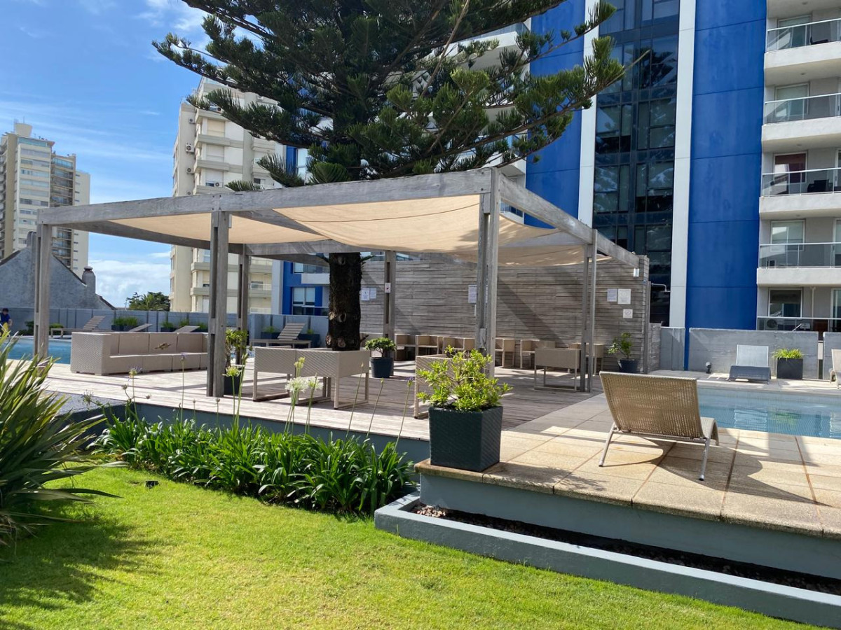 Apartamento ID.21098733 - Apartamento amplio de categoría con vista a Playa Mansa y Playa Brava