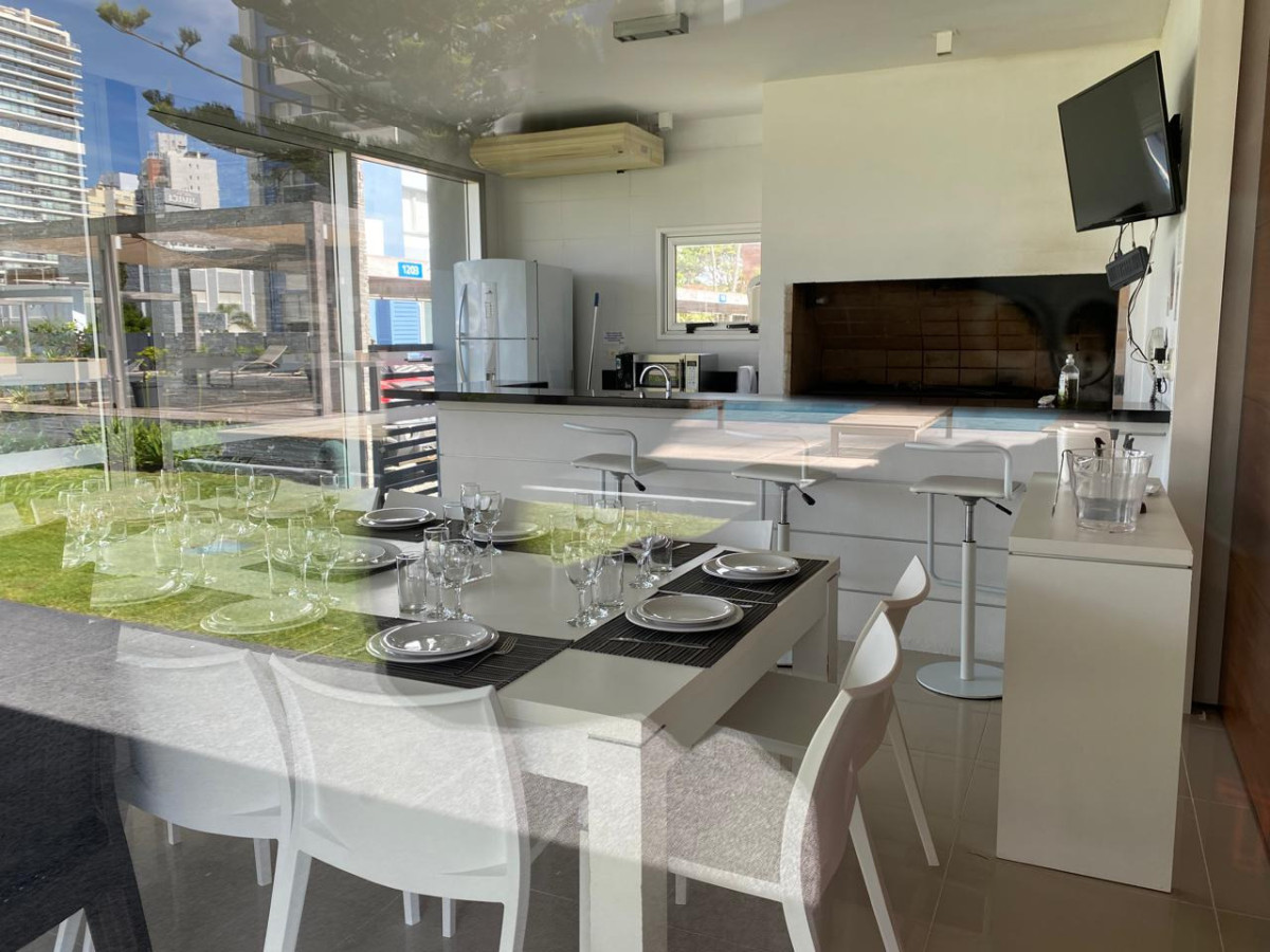 Apartamento ID.21098733 - Apartamento amplio de categoría con vista a Playa Mansa y Playa Brava