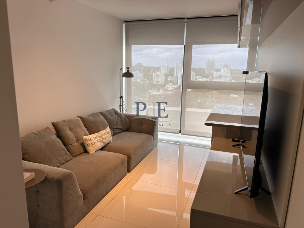 Piso alto con vista panorámica, Avenida Chiverta 3 dorm 3 baños más toilette. - Imagen 6