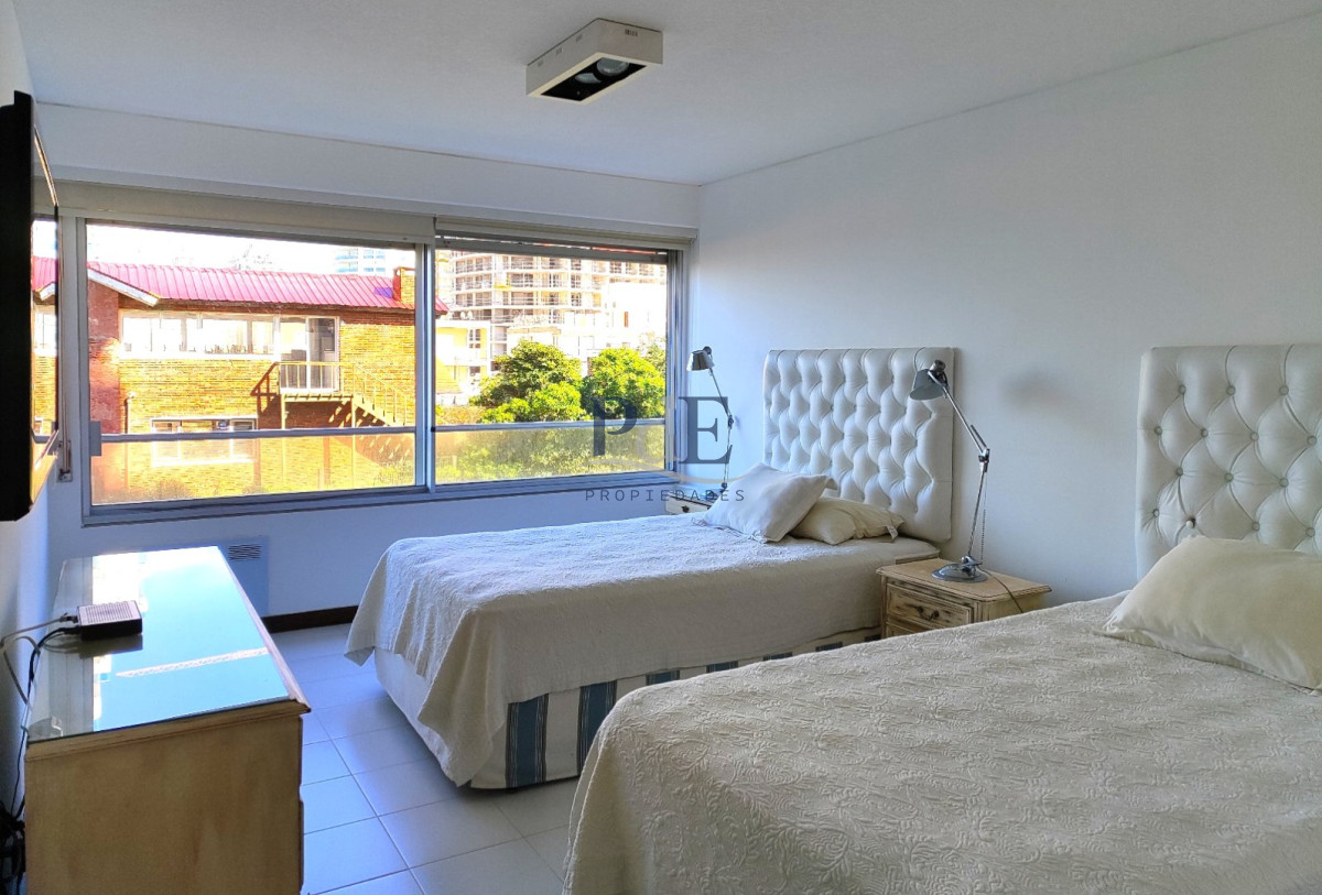 Apartamento con Vista a Playa Brava - Imagen 10