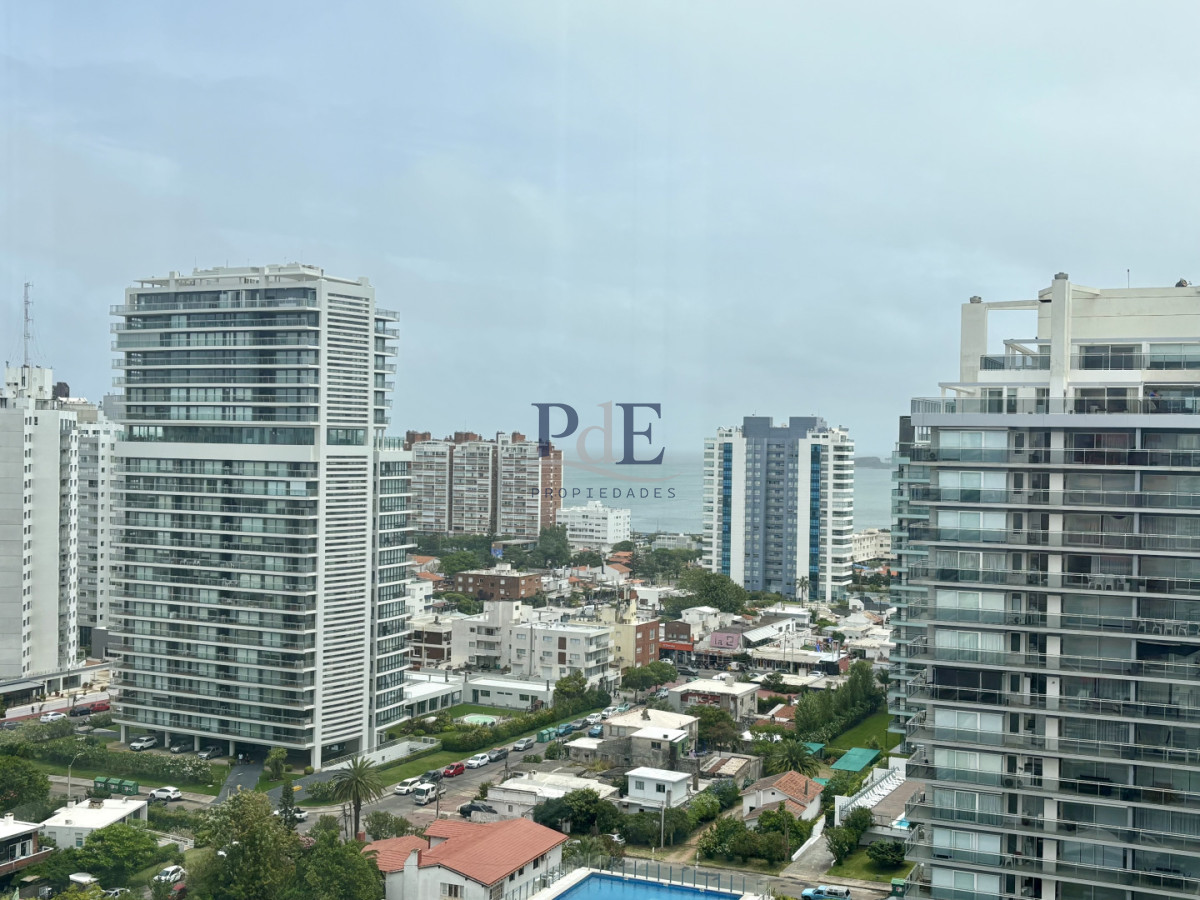 Apartamento amplio de categoría con vista a Playa Mansa y Playa Brava - Imagen 12