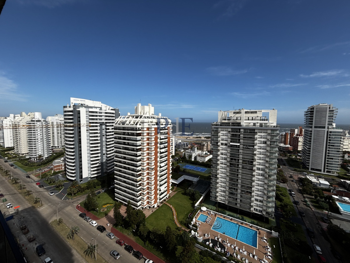 TORRES DEL ESTE | Vista a la Playa 2 dorm 2 baños desarrollo de lujo en Av. Chiverta, Punta del Este - Imagen 4