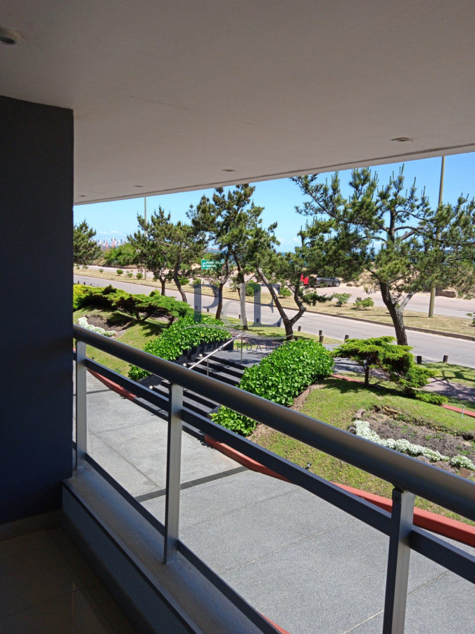 Apartamento pasante en venta en Playa Mansa - Imagen 22