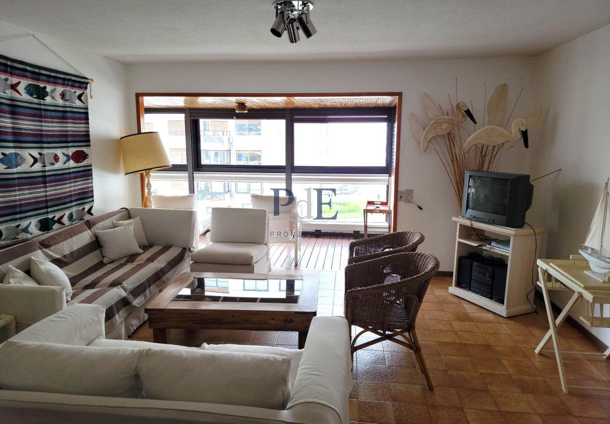 Apartamento en Edificio Parquemar