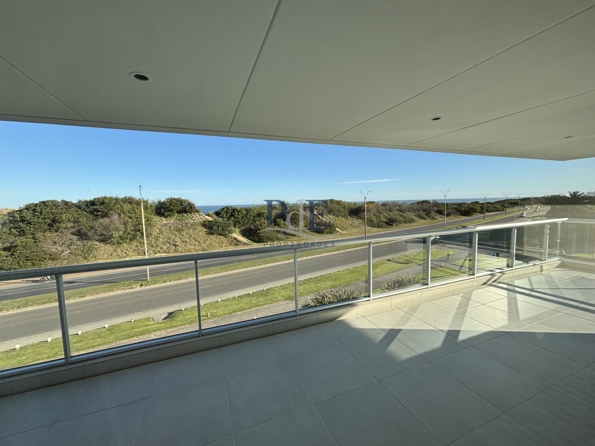 Importante apartamento frente al mar, primera línea. Playa Brava - Imagen 6