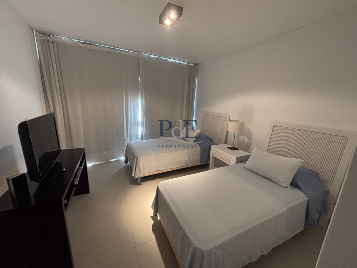 Importante apartamento frente al mar, primera línea. Playa Brava - Imagen 14