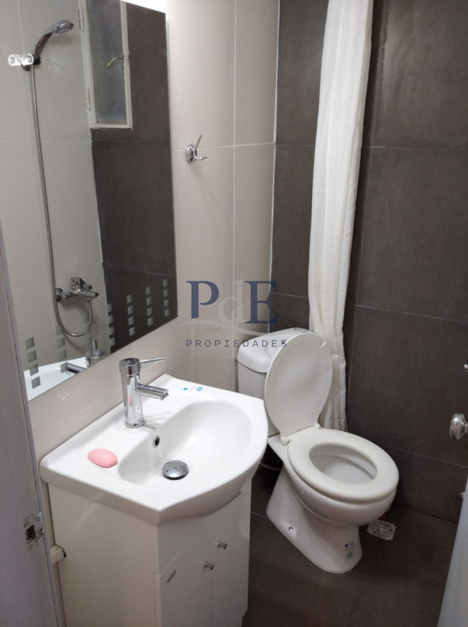 Apartamento en venta de dos dormitorios y dos baños - Imagen 2