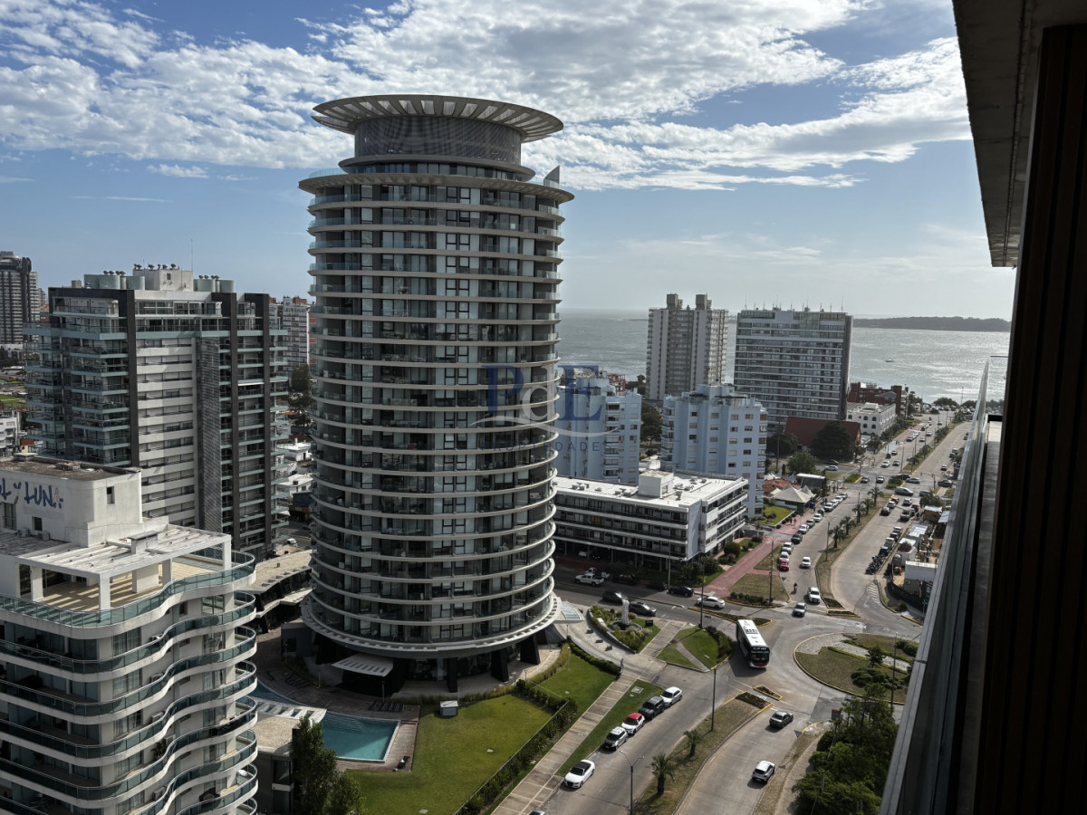 TORRES DEL ESTE | Vista a la Playa 2 dorm 2 baños desarrollo de lujo en Av. Chiverta, Punta del Este