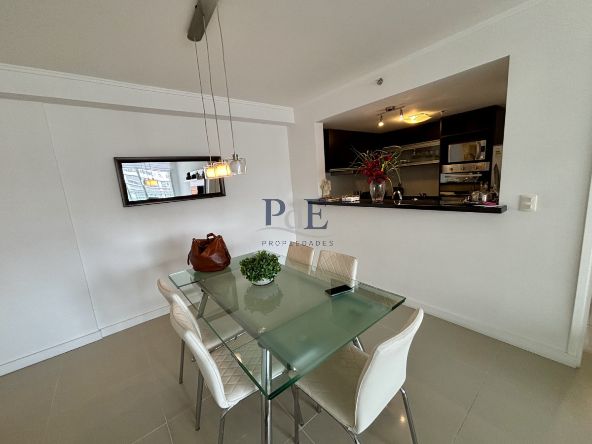 Apartamento amplio de categoría con vista a Playa Mansa y Playa Brava - Imagen 1