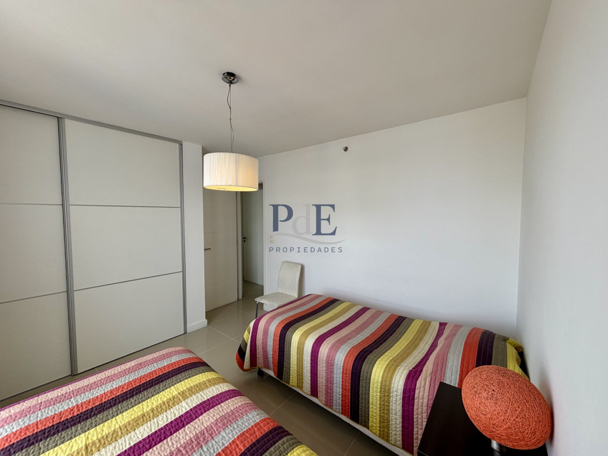 Apartamento amplio de categoría con vista a Playa Mansa y Playa Brava - Imagen 15