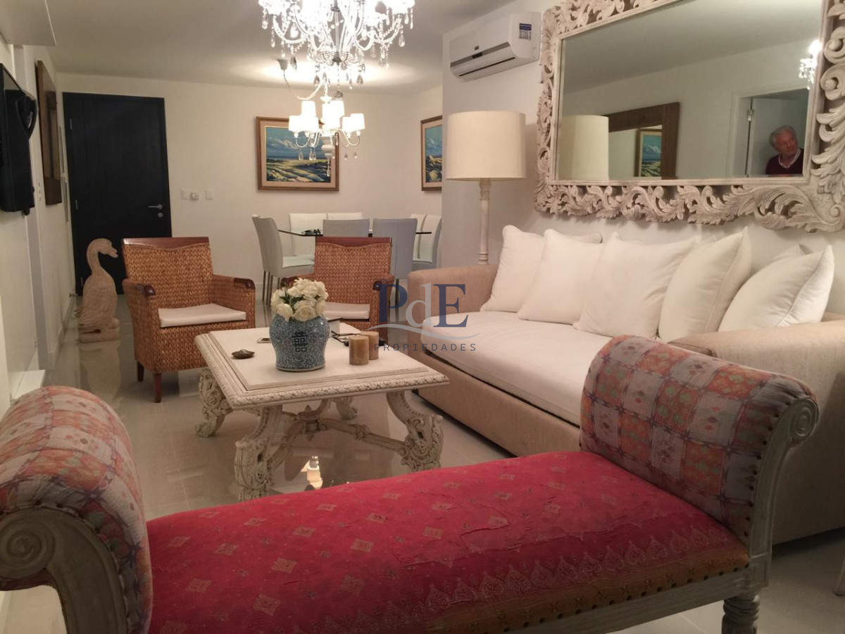 Venta de apartamento en Icon Brava Tower | Punta del Este.