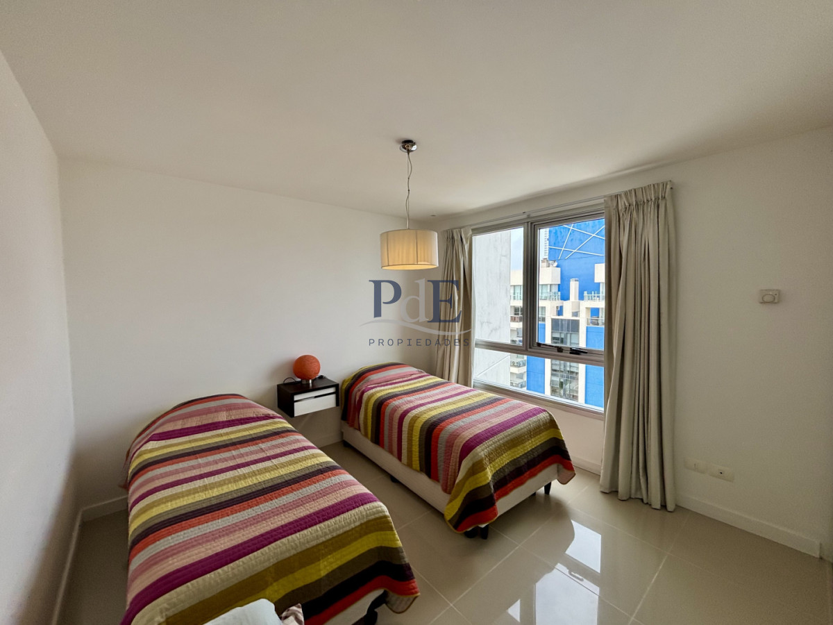 Apartamento amplio de categoría con vista a Playa Mansa y Playa Brava - Imagen 16