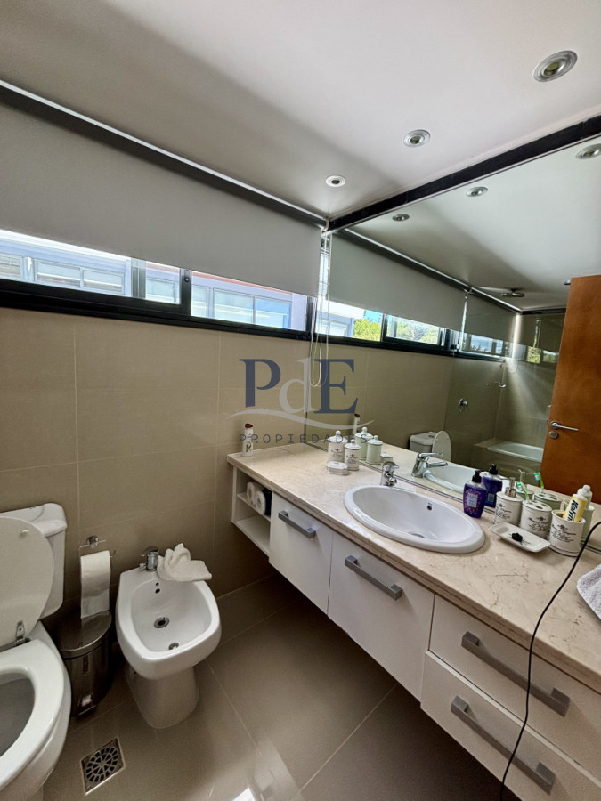 Dúplex tipo casa frente al mar | 3 suites + dependencia | Barbacoa cerrada privada - Imagen 15