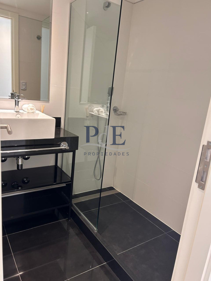 Piso alto con vista panorámica, Avenida Chiverta 3 dorm 3 baños más toilette. - Imagen 11