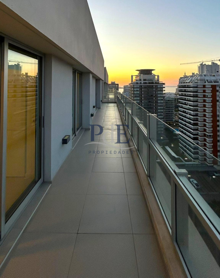 Apartamento de 3 dormitorios disponible en diciembre