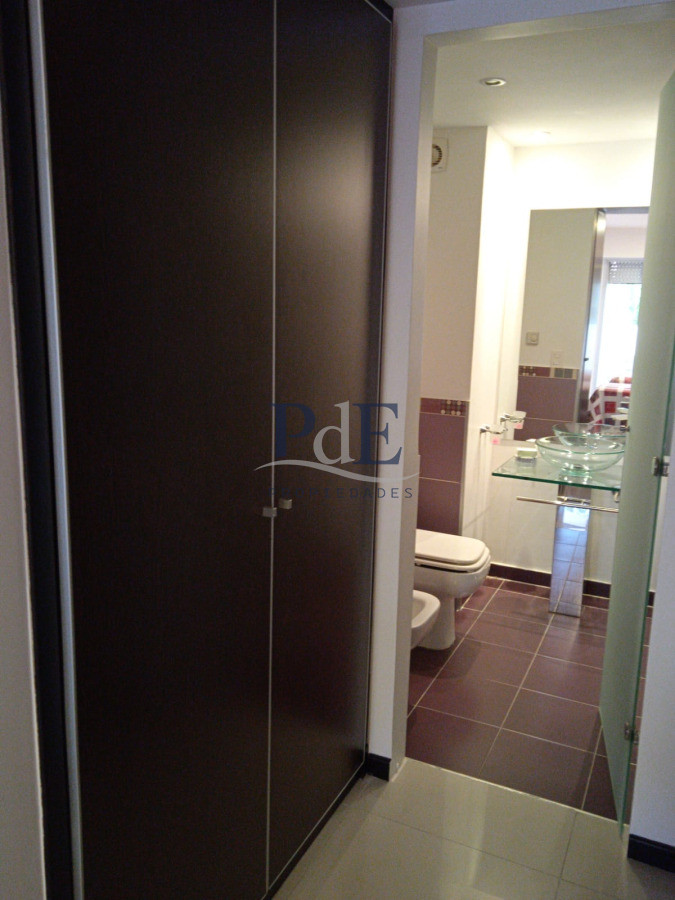 Apartamento pasante en venta en Playa Mansa - Imagen 7