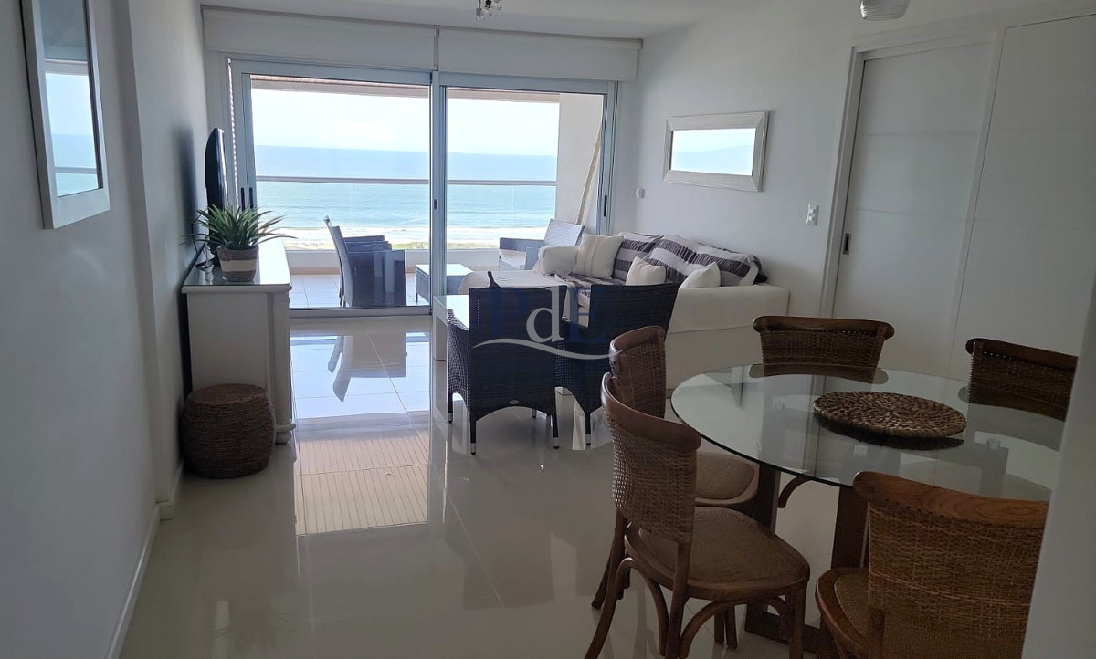 Apartamento con vista a Playa Brava!!