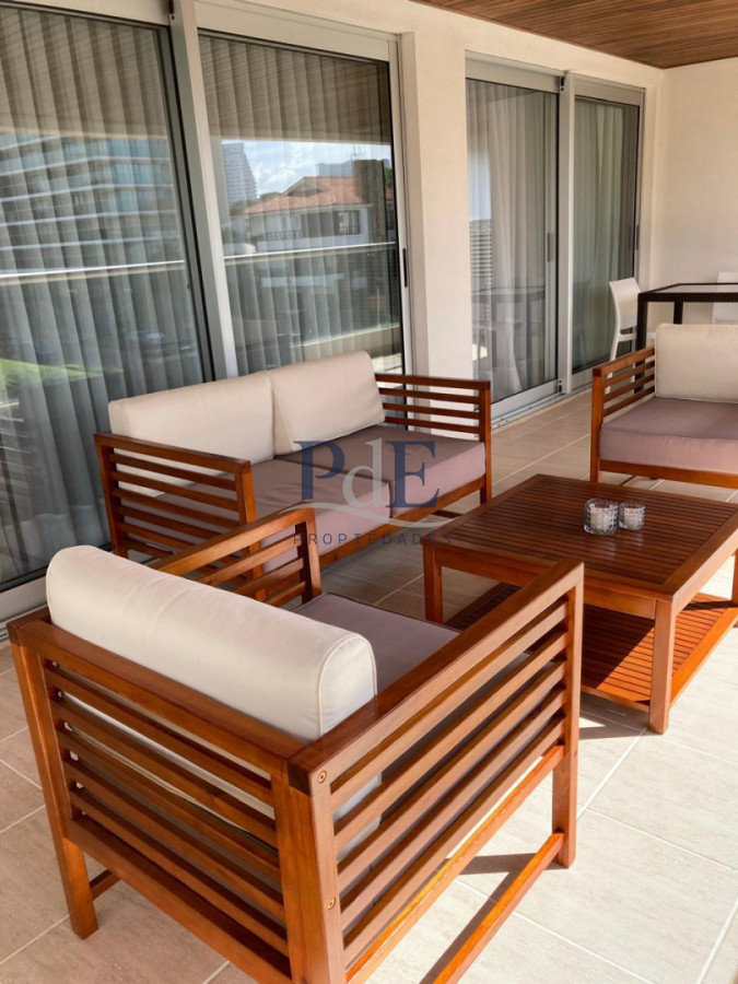 Apartamento en alquiler temporario en Icon Brava - Imagen 1