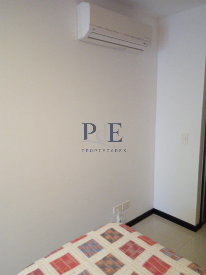 Apartamento pasante en venta en Playa Mansa - Imagen 3