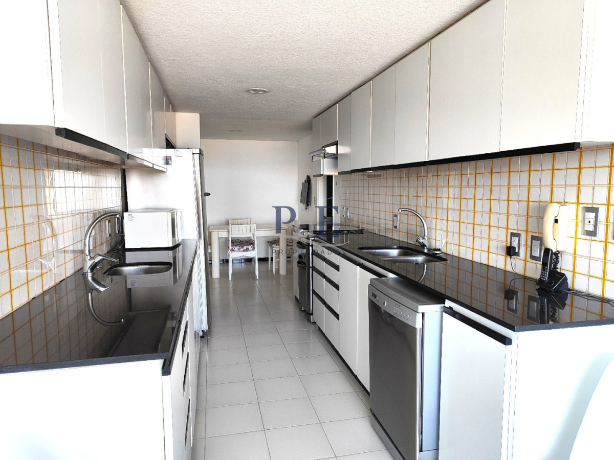 Apartamento con Vista a Playa Brava - Imagen 8