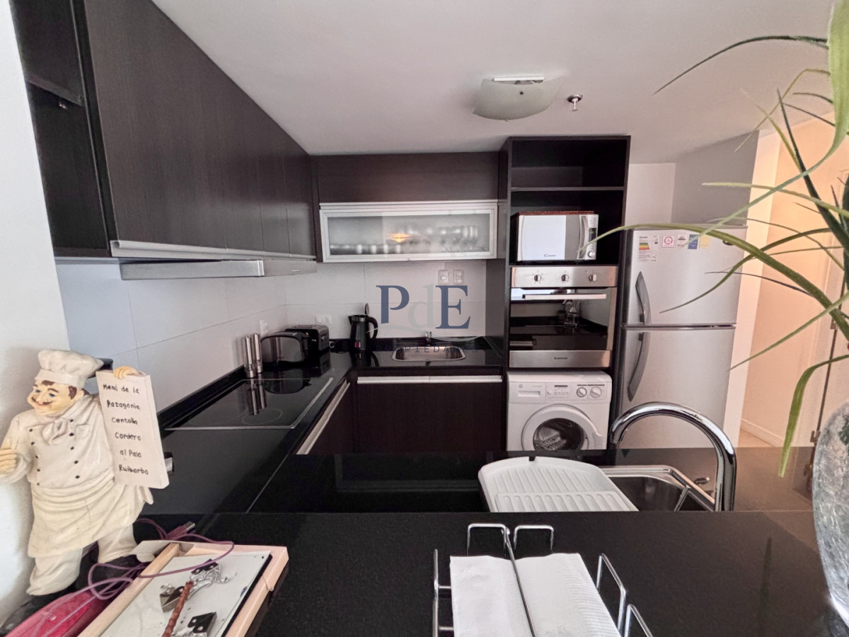 Apartamento amplio de categoría con vista a Playa Mansa y Playa Brava - Imagen 9