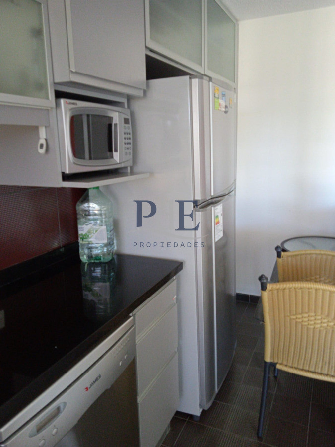 Apartamento pasante en venta en Playa Mansa - Imagen 21